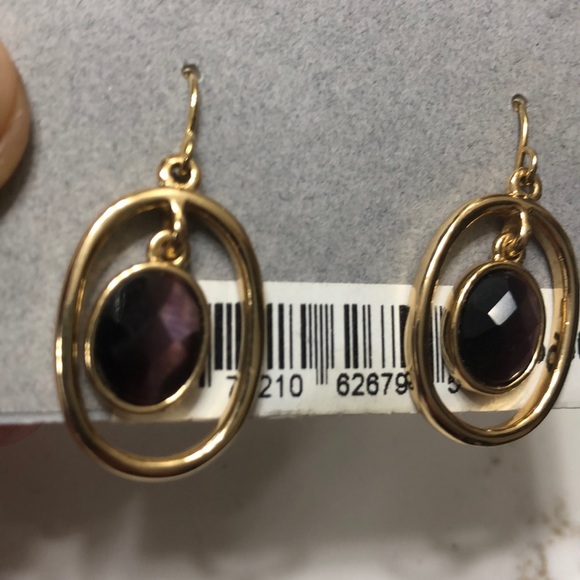 Golden tone earrings with stone - Picture 9 of 10